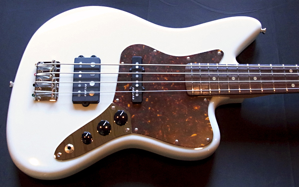 Stone WhiteのPsychomaster Bass 1本目」が完成〜！ : Psychederhythm-Blog