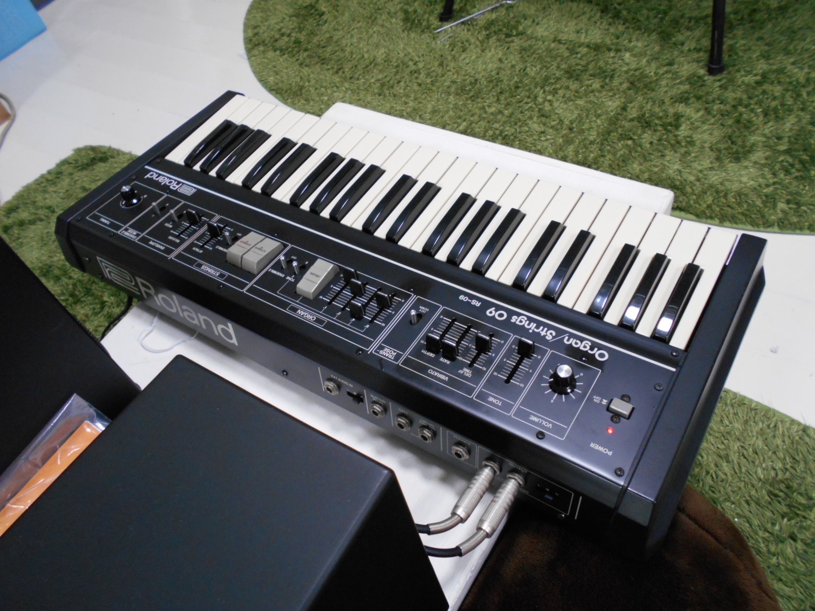 Roland RS-09 オルガン・ストリングス シンセサイザー キーボード RS