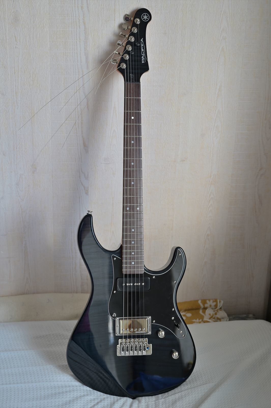 パシフィカ 611VFM ぼっちちゃん仕様 幻のぼっちちゃんギターが存在