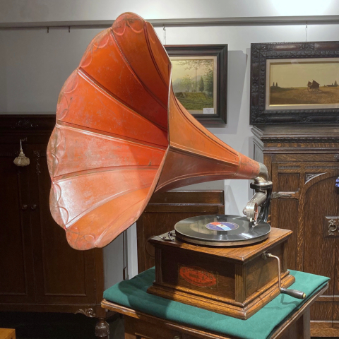 ラッパ型蓄音機：スタンダード・モデルAが入荷しました : シェルマン