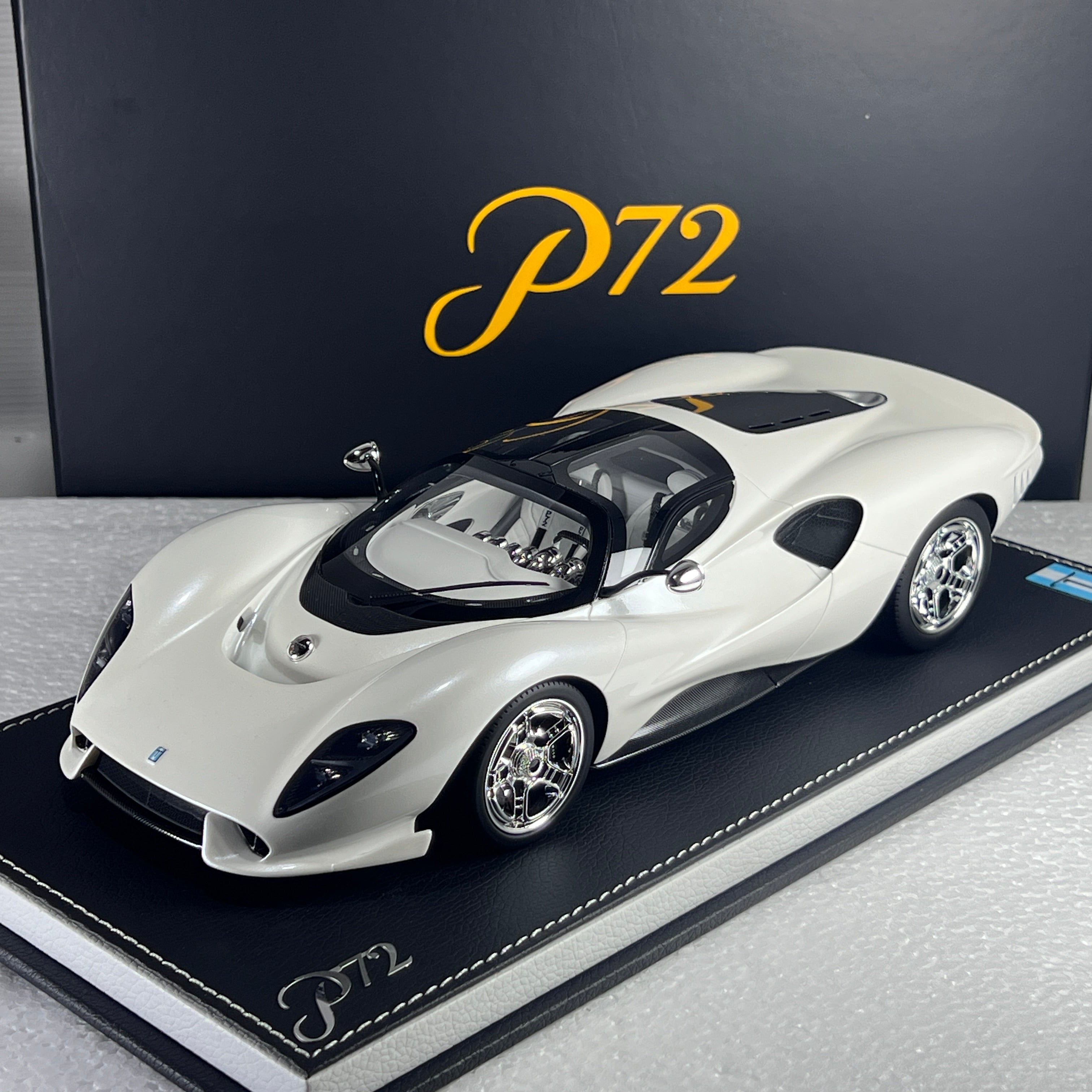 1/18 De Tomaso P72 2024 Pearl White | Peako Model