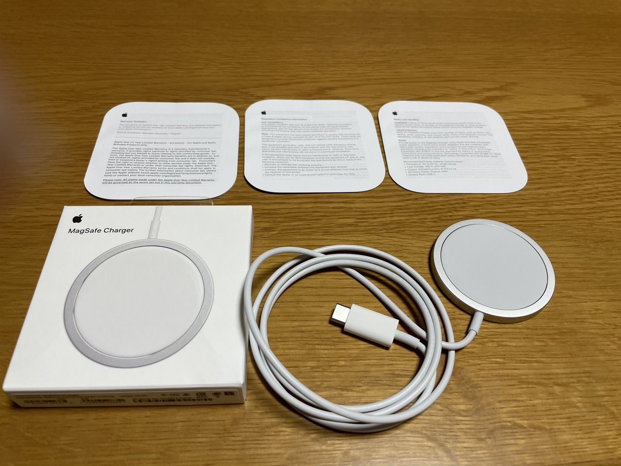 Apple iPhone 12 miniホワイト256GB本体 公式 充電ケーブル付き Apple