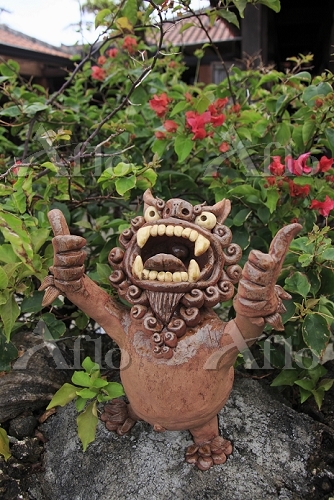 沖縄県 竹富島のシーサー [21619530]の写真素材 - アフロ