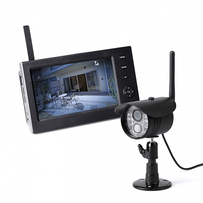 工事不要で設置できる、屋外用ワイヤレスカメラと7インチモニター