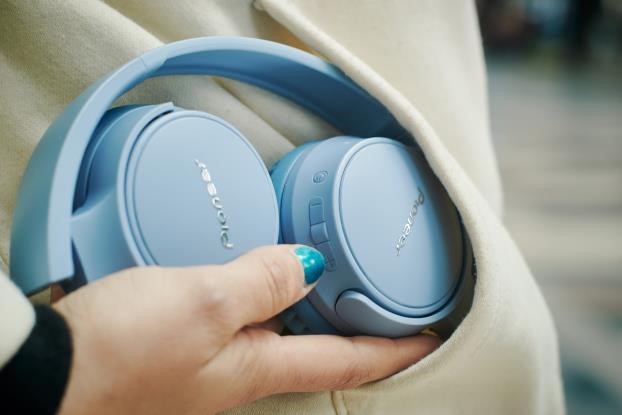 最大25時間の連続再生で時間を忘れて音楽を楽しめるスタミナバッテリー