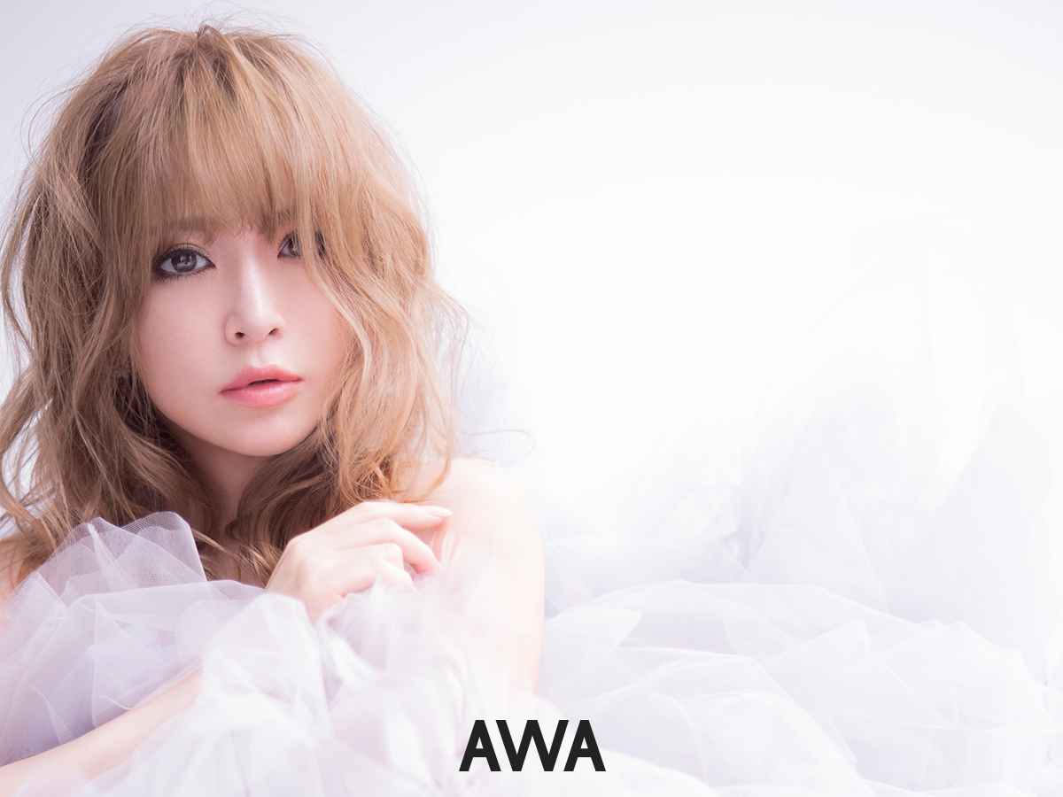 浜崎 あゆみ 学生 ピース 写真