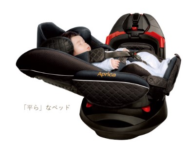 クルマの中だって、生まれたての赤ちゃんは「平ら」が理想的