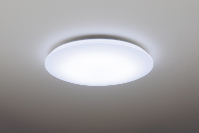 薄型デザインで、空間をすっきり、開放的に見せるLEDシーリングライト