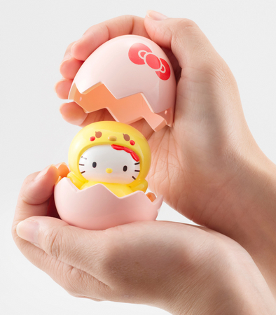 ひよこのきぐるみを着たハローキティがカワイイ | 株式会社 メガハウス