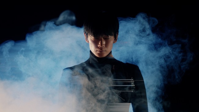 新商品の発売に先駆け、綾野剛が映像美へ誘う新コンセプトムービー