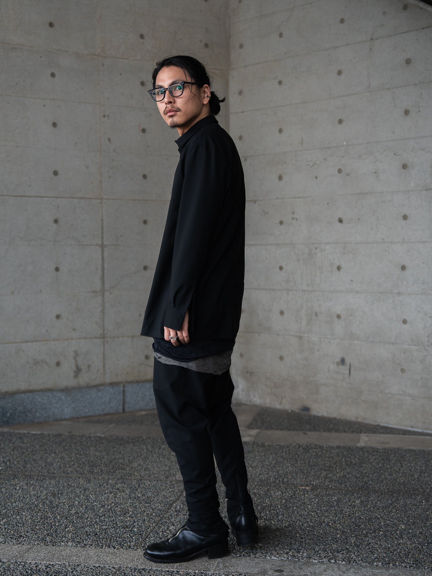 Craft Fabric Layered U-neck T-shirt【black】 – PRY