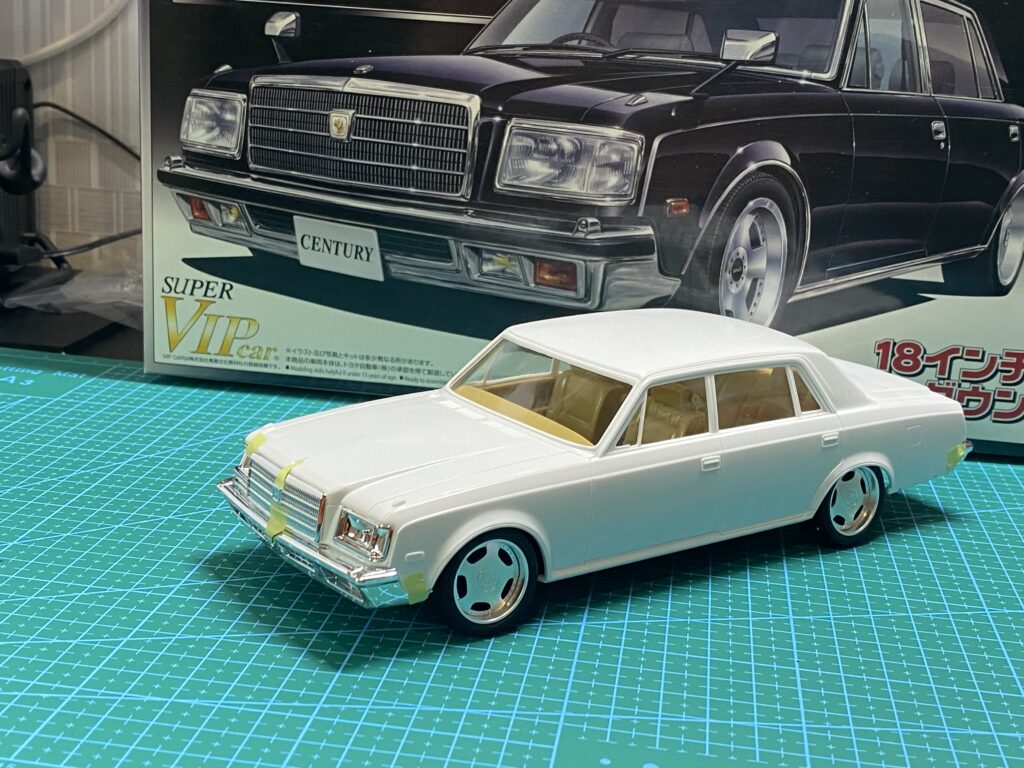 日本の最高品位「センチュリー」トランク開口からスタート