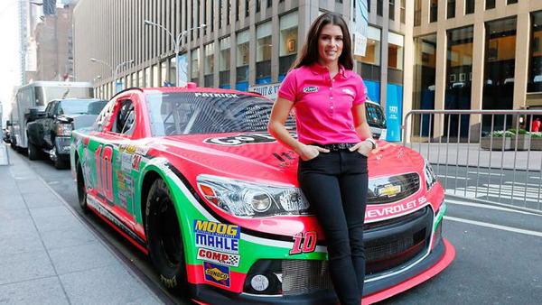 ダニカ・パトリック NASCARのミニカー 2016年 ダニカ・パトリック