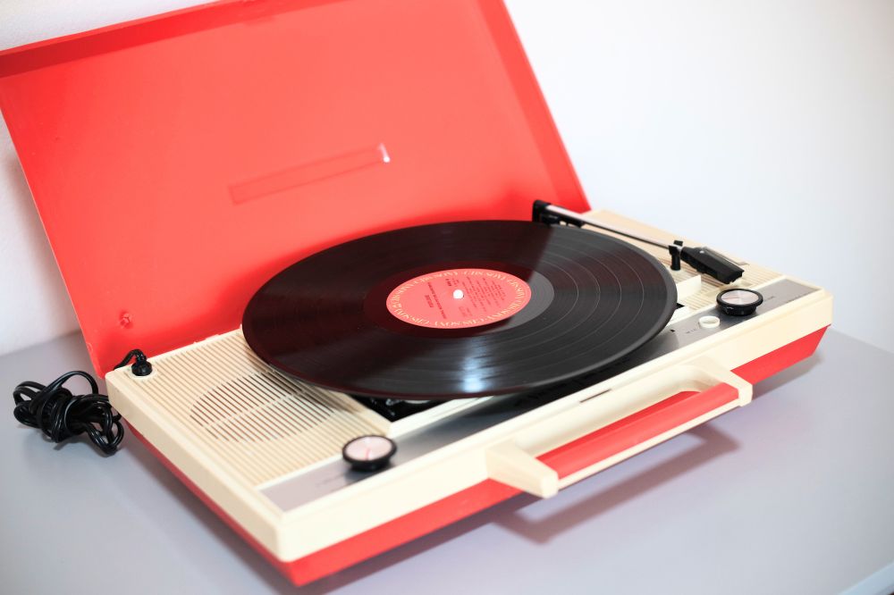 通販｜レトロなポータブルレコードプレーヤー｜ビクター（victor） PE