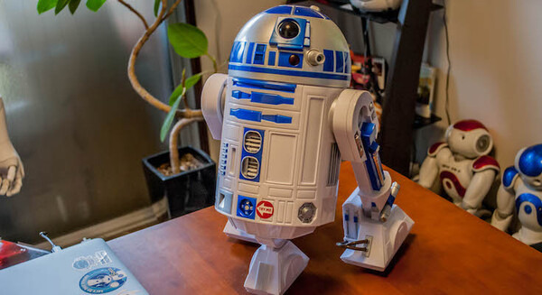 シンクウェイ・トイズ社スマートロボット、スターウォーズ「R2-D2