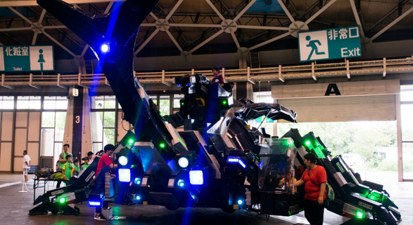 ロボカップで”重さ推定17トン”の「巨大カブトムシロボ（カブトムRX-03