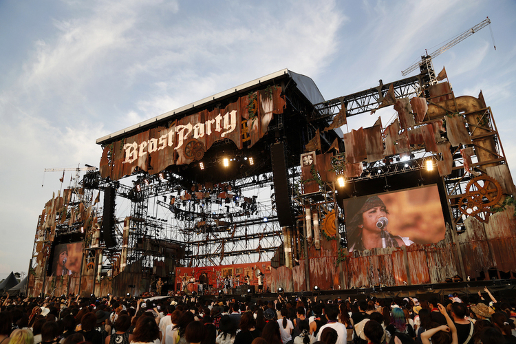 VAMPS 、夏の恒例イベント「BEAST PARTY」初日終了！ 本日の公演には