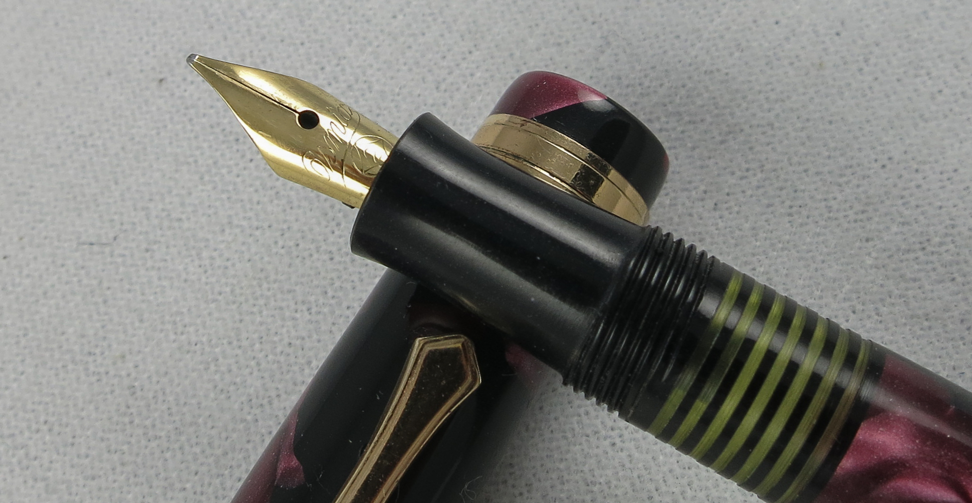 Faber-Castell Osmia 882 - Burgundy Marbled - Flex Nib (Pen 1735)