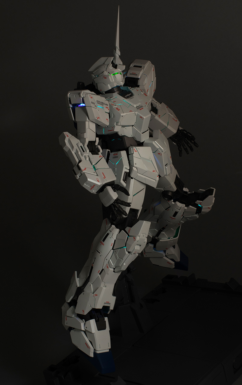 PGユニコーンガンダム最終決戦 LEDライトアップ機能付き フルアーマー