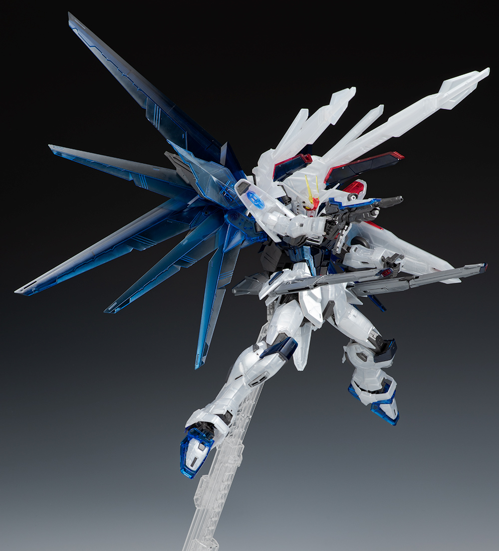 MG ガンダムベース限定 フリーダムガンダムVer.2.0［クリアカラー