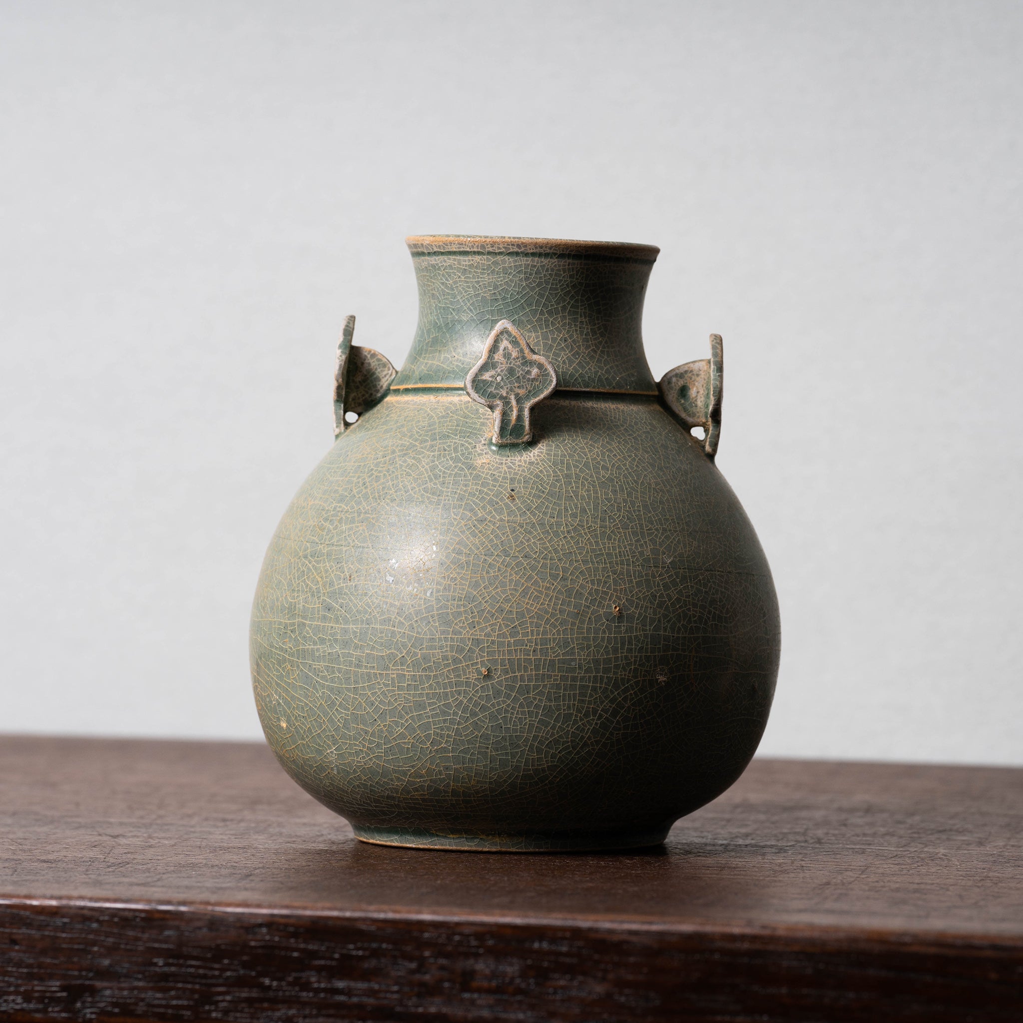 中国陶磁器 磁州窯 浮き彫り壺 中国陶磁器 磁州窯 浮き彫り壺