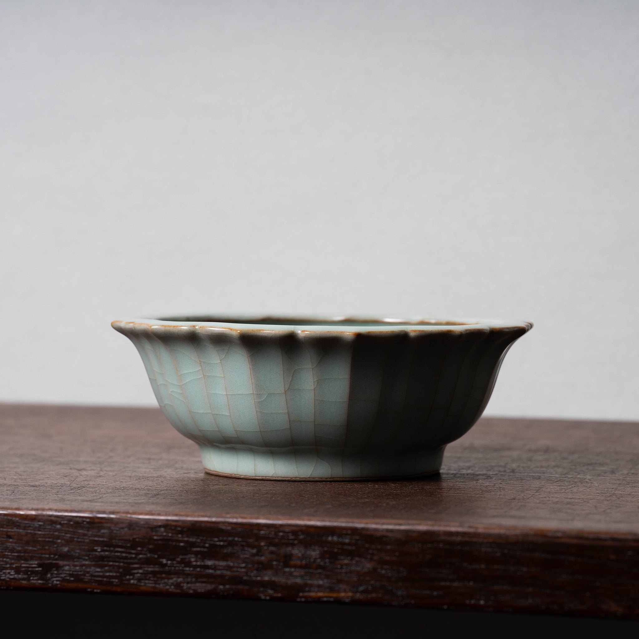 中国 龍泉窯 浮牡丹 牡丹紋 青磁 水差し 茶道具 唐草 古道具中国 龍泉窯 浮