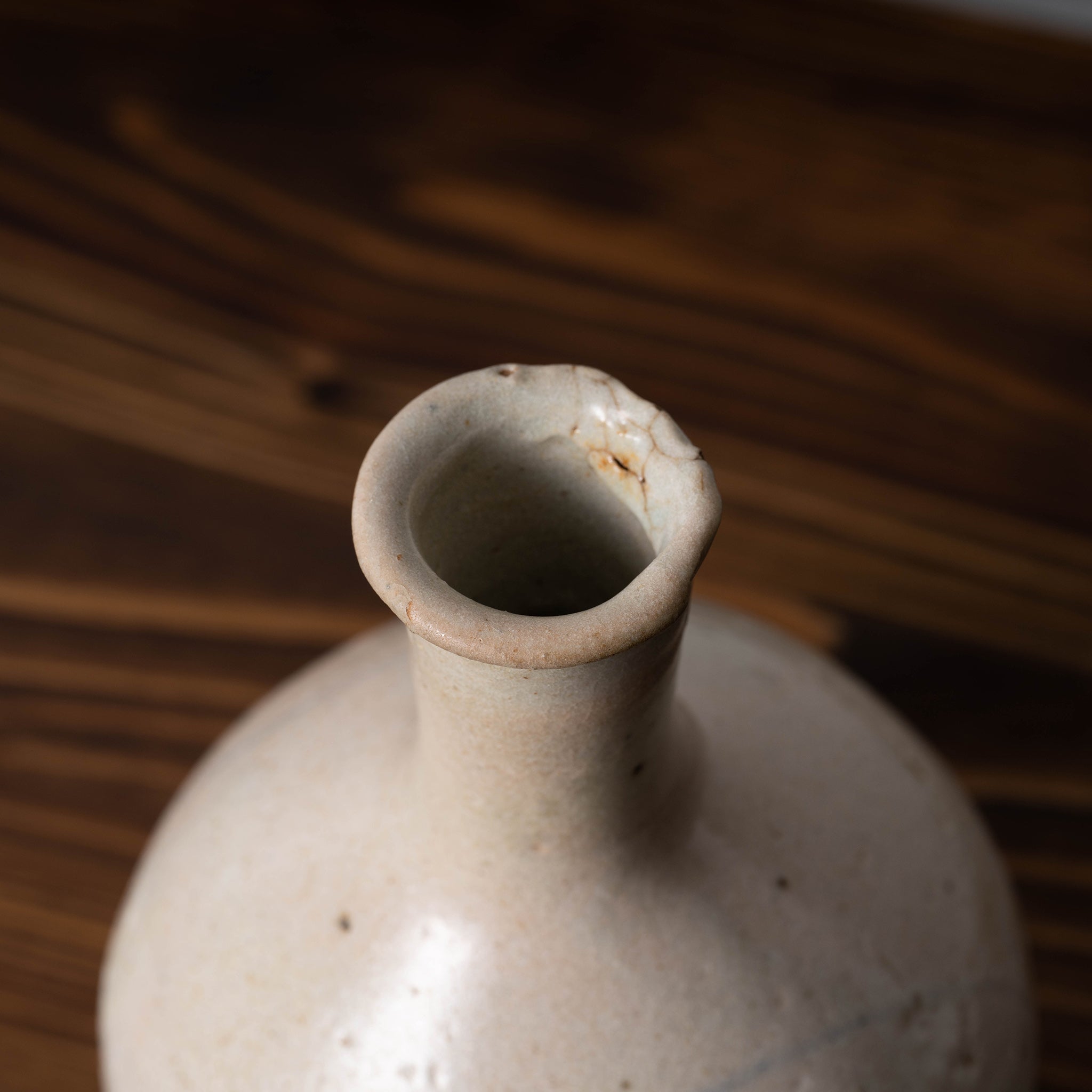 李朝 白磁草花文長頸瓶 – 燦禾 SANKA