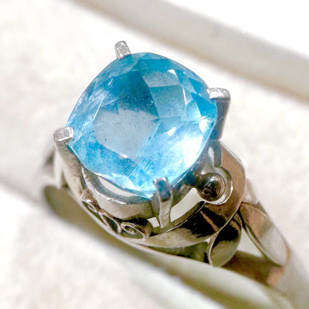 プラチナPt900 アクアマリン＋メレダイヤのペンダントトップ 刻印あり