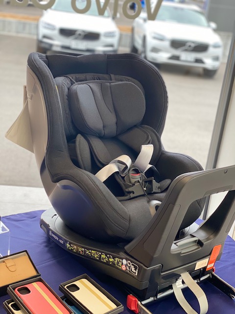 britax i-Size ブラックベビーシート ボルボ チャイルドシートのご紹介