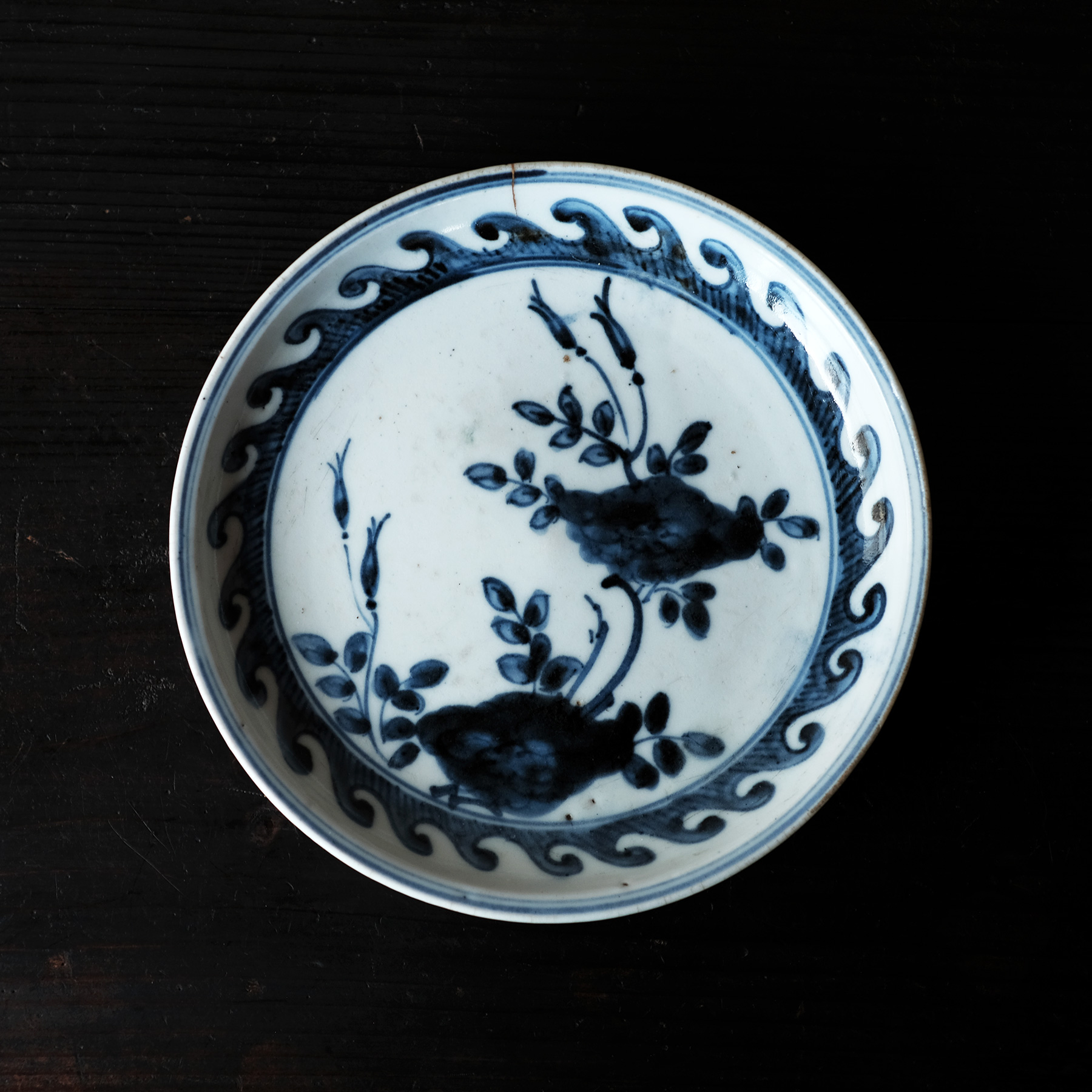 初期伊万里」花弁文小皿 骨董 アンティーク 初期伊万里 花唐草山水文