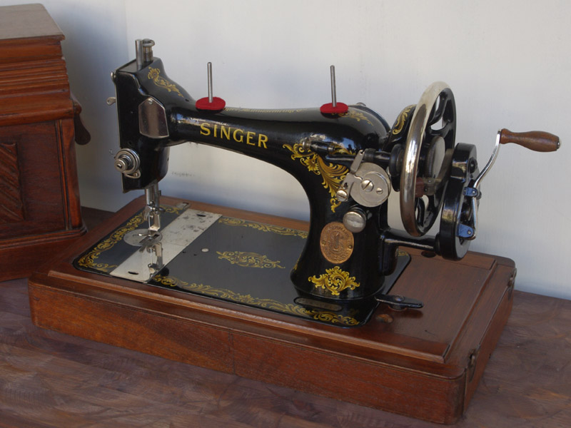 120年前の SINGERミシン本体(箱も付属) /足踏みミシン・アンティーク