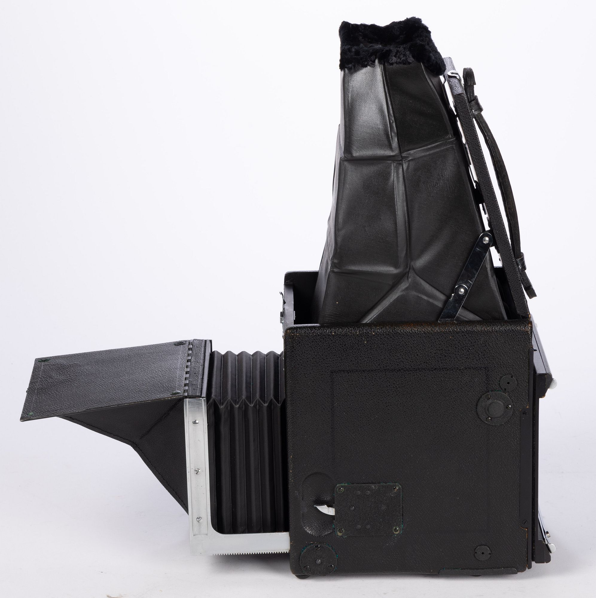 ANTIQUE GRAFLEX RB SUPER D REFLEX CAMERA IN BOX sold at auction on