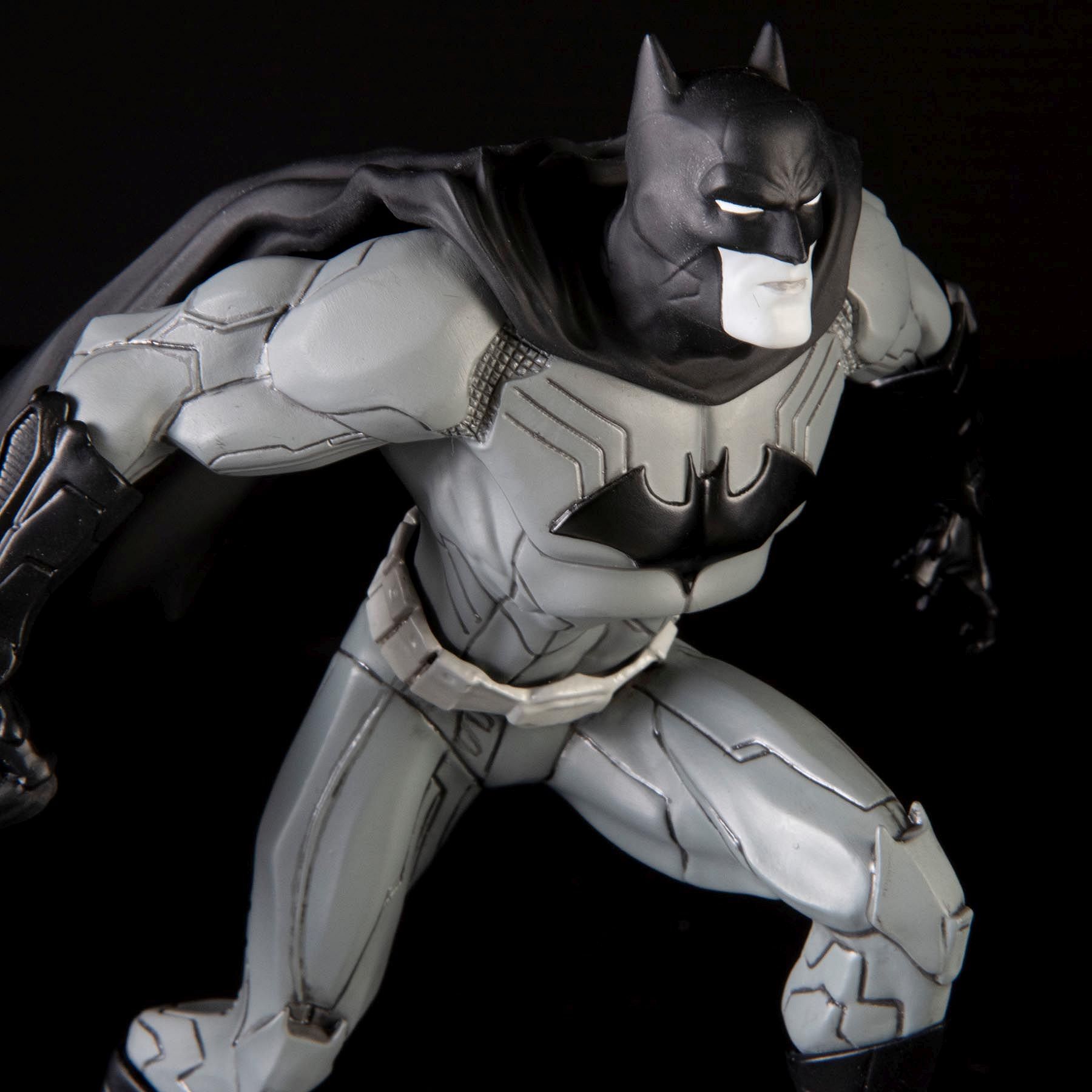 Batman Black & White DC Comics - the New 52. Batman Statue by Jim