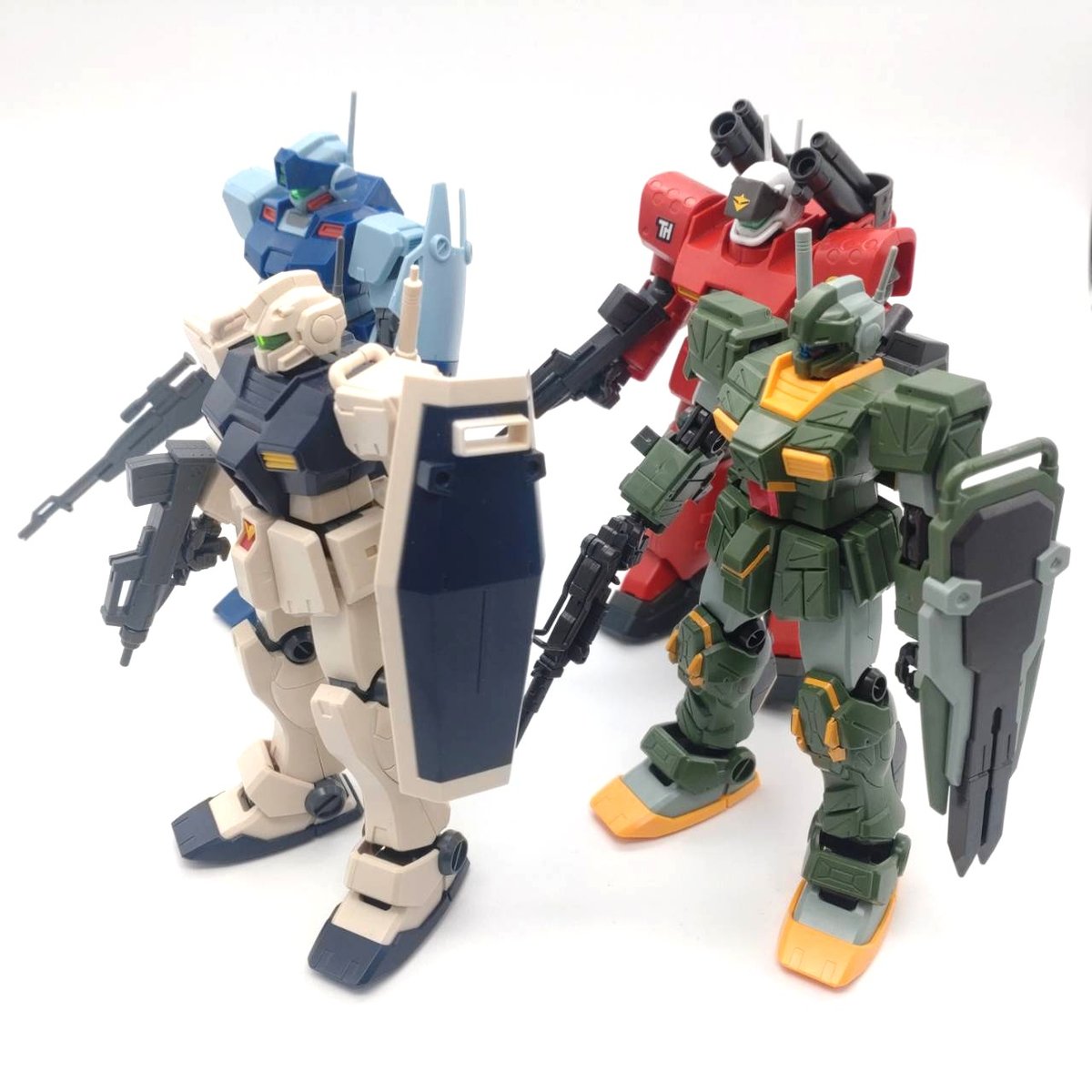 ジムストライカーをネメシスカラーに全塗装♪】 連邦愚連隊の