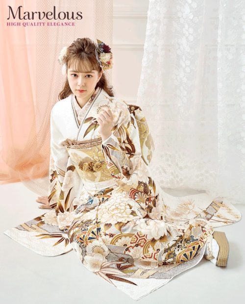 本日限り 仕立て上がり 豪華な白地の古典振袖フルセット 白地振袖