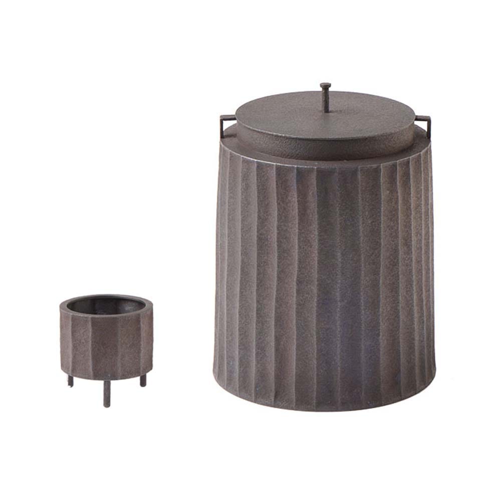 金子透さんの縦縞紋打出筒形釜×風炉: インテリア・ライフスタイル