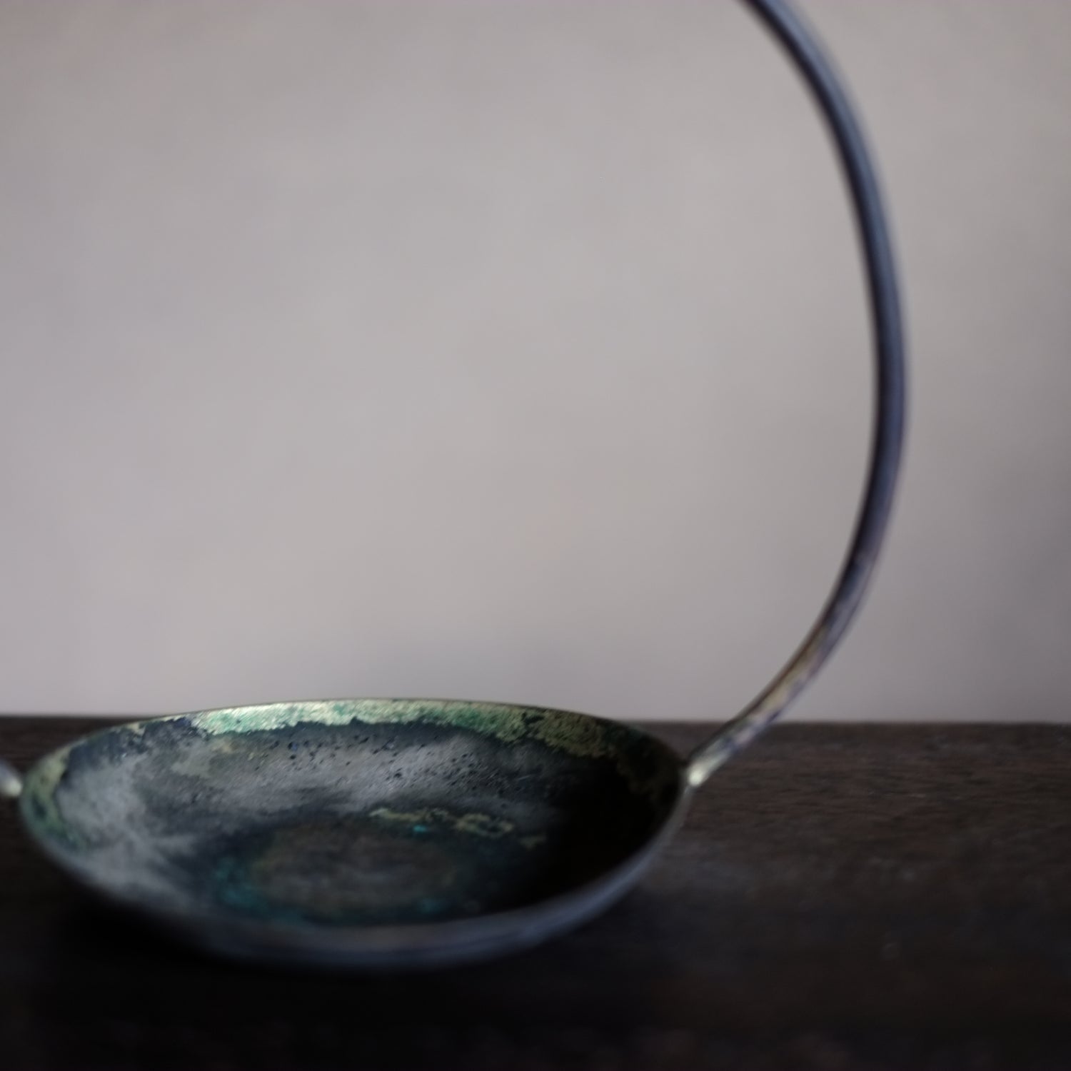 古銅 吊り灯火器 (明治期頃) – 逢季荘