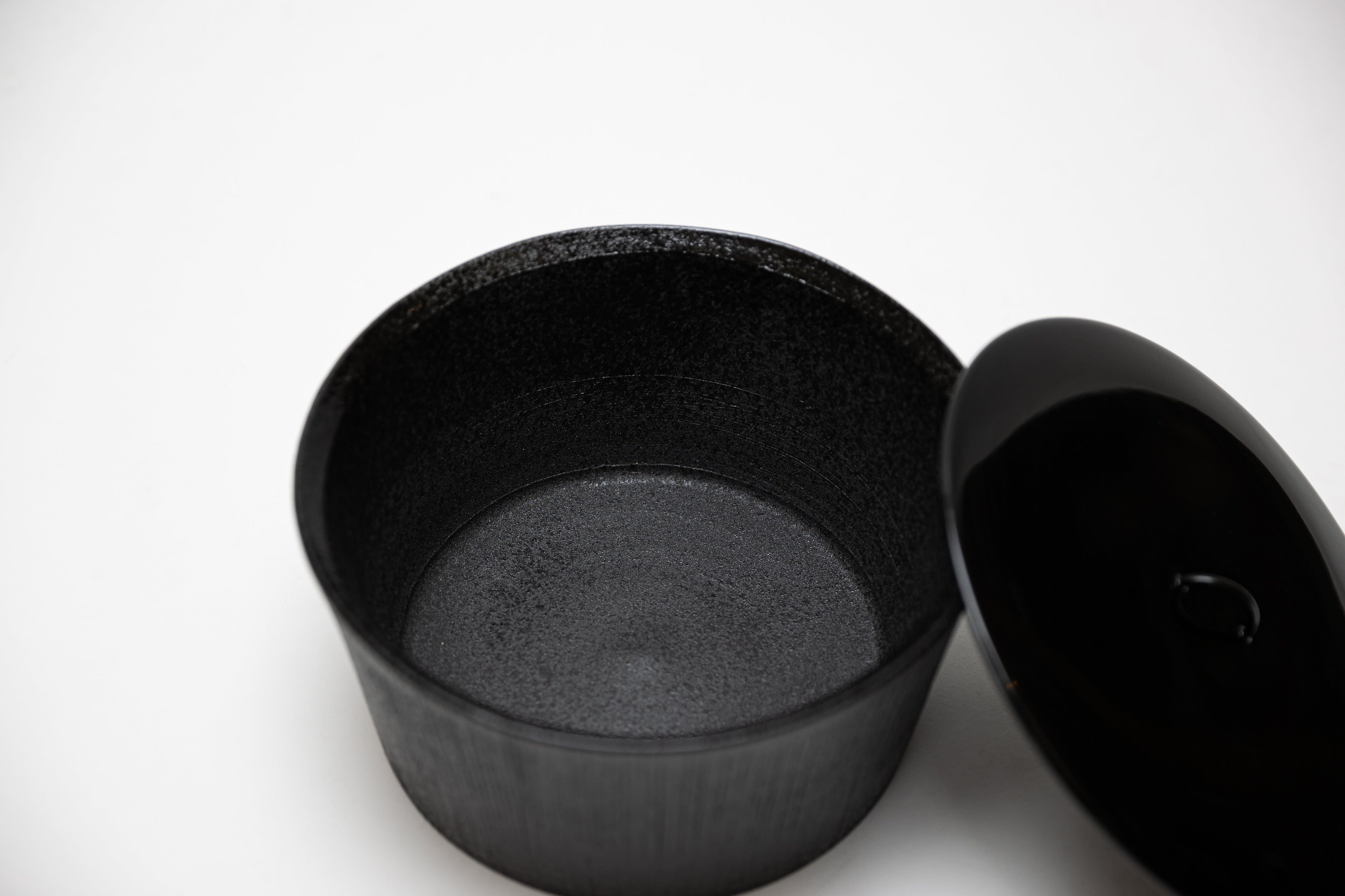 黒彩線彫水指 | artrip山口