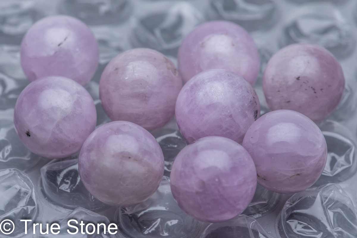 楽天市場】クンツァイト リチア輝石 結晶 原石最高級【約24.8g