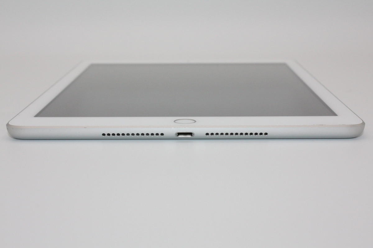 iPad 訳あり特価 第6世代 32GB Wi-Fi+Cellularモデル Silver SIMフリー