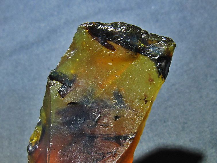 アンバー 琥珀 原石[t800-2056]