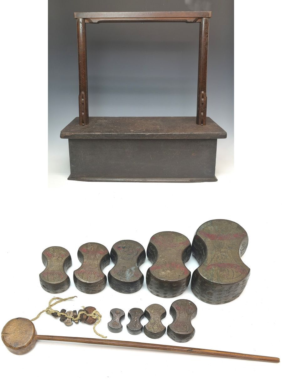 趣楽】 江戸時代 両替秤 分銅15種 高さ73cm 重量9，1kg 天秤