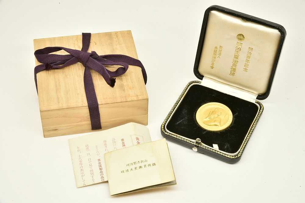 明治百年記念 明治天皇 御肖像牌 K24 純金 記念メダル 60g 桐箱付 専用