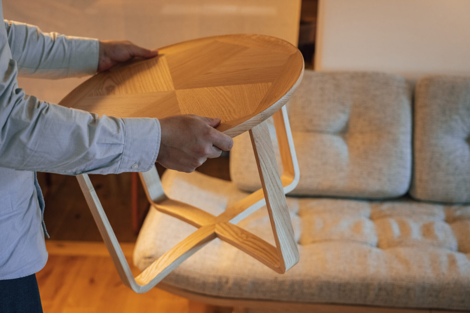 カンディハウステーブルガーベラ 直径50高さ45 ナラ材 ナチュラル色