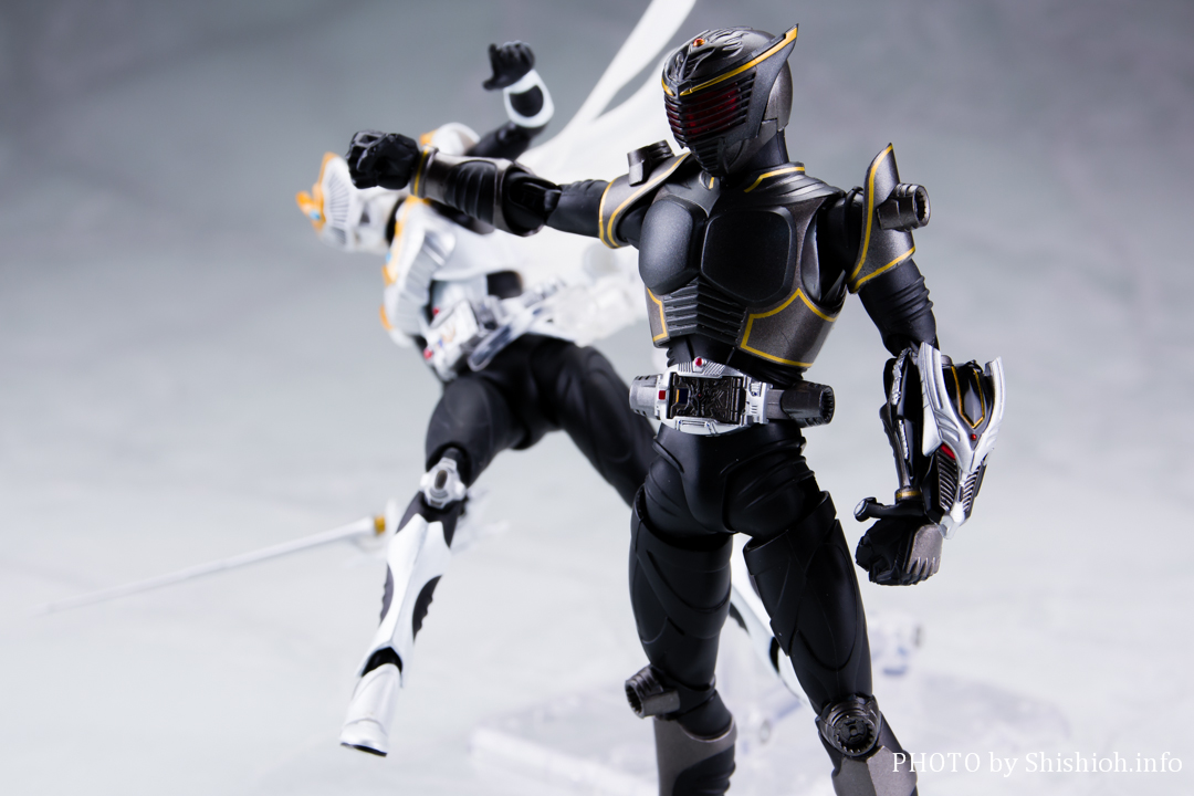 仮面ライダーリュウガ！フィギュアーツ！