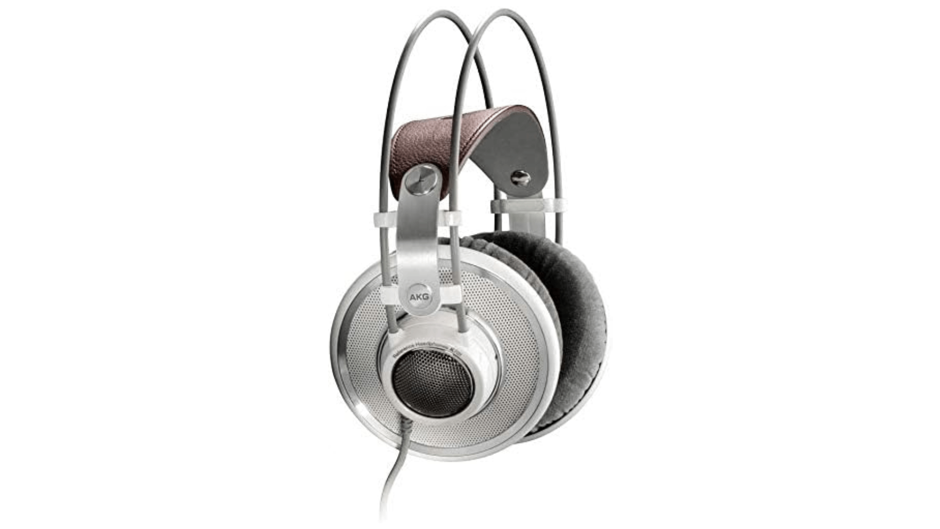 自然な音の広がりが楽しめるオープンエアー型モニターヘッドホンAKG