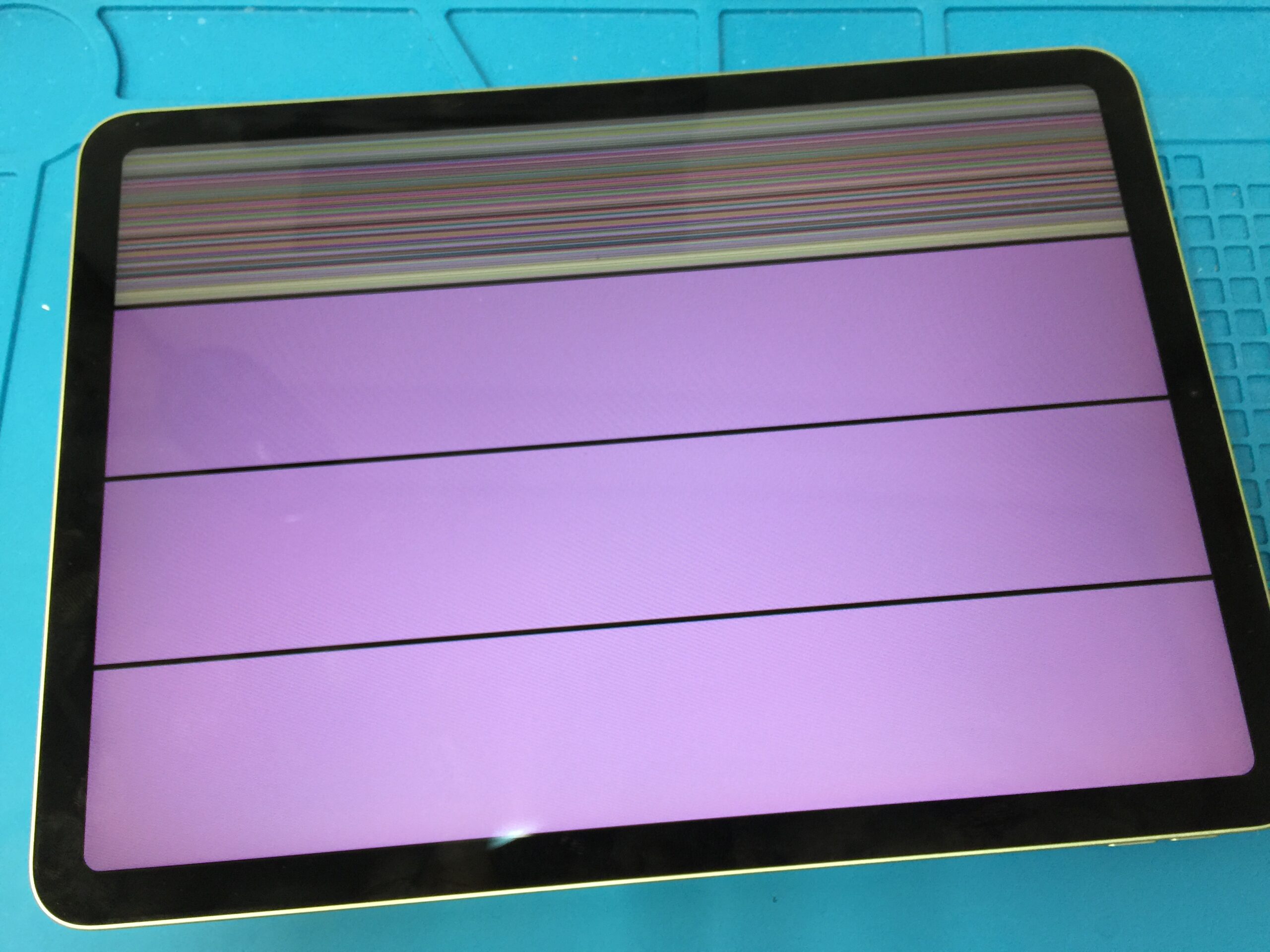 iPad Air 第4世代の液晶が壊れていてまったく見えない状態を液晶交換で