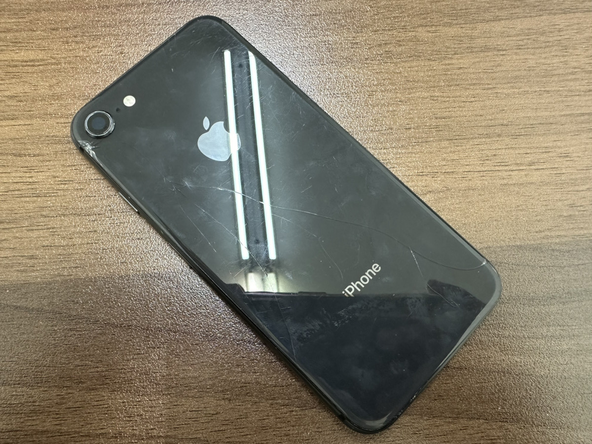 iPhone 8 ブラック 64GB 画面ひび割れ iPhone 8 ブラック 画面ひびあり