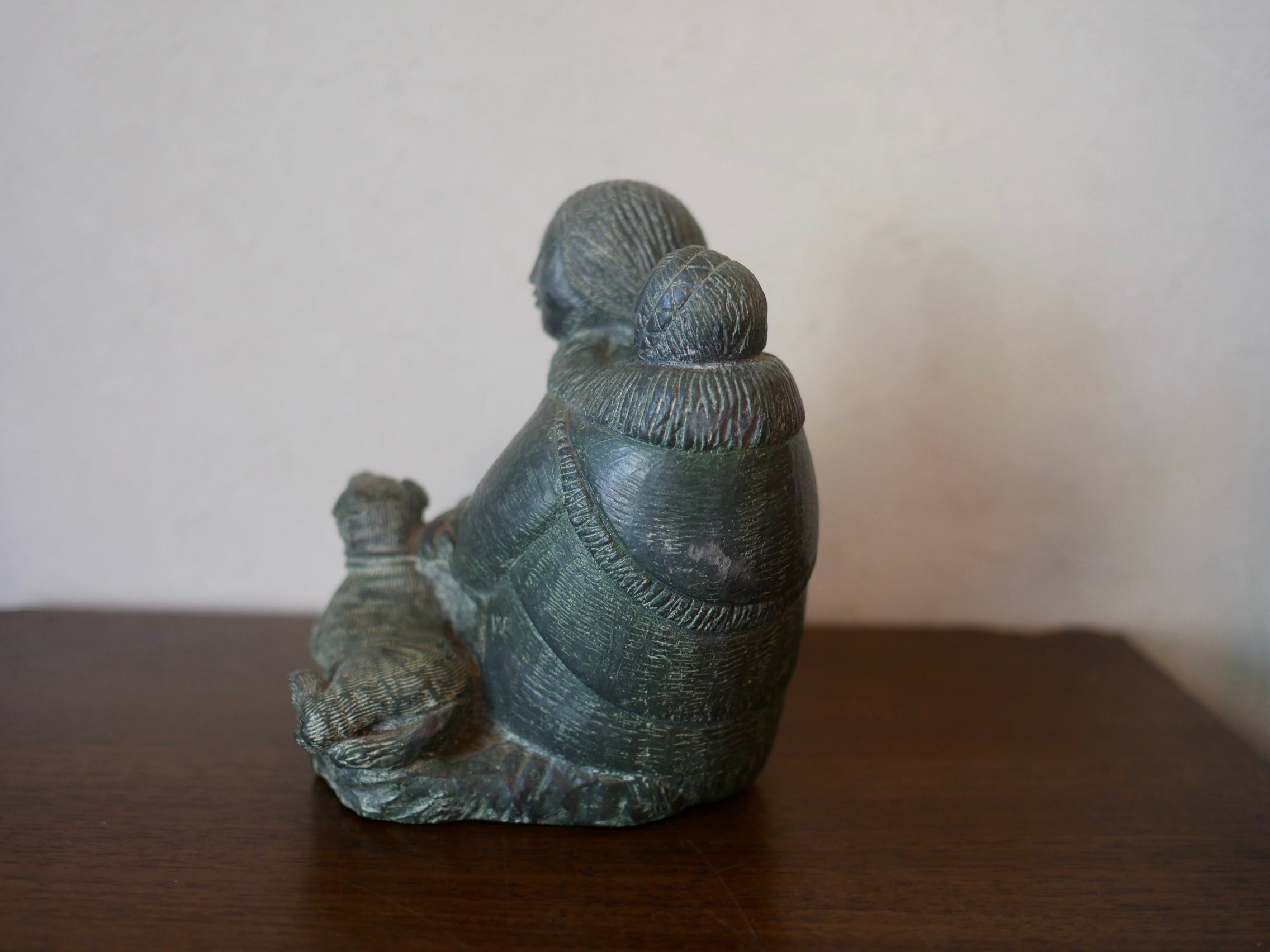 WE A WOLF ORIGINAL【イヌイット親子と犬】The wolf sculptures
