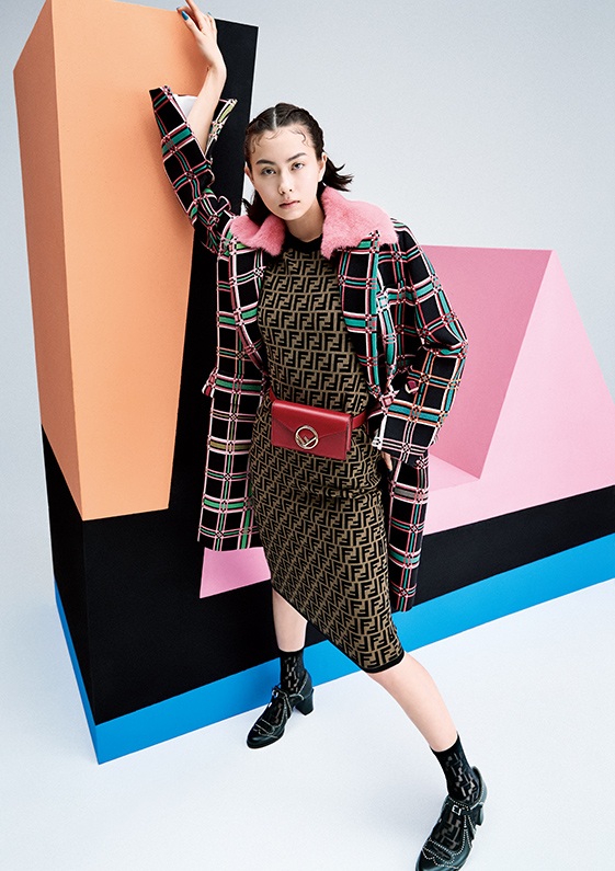 希少Fendi FFロゴマルチカラー 美品 フェンディ」のFFロゴが熱い